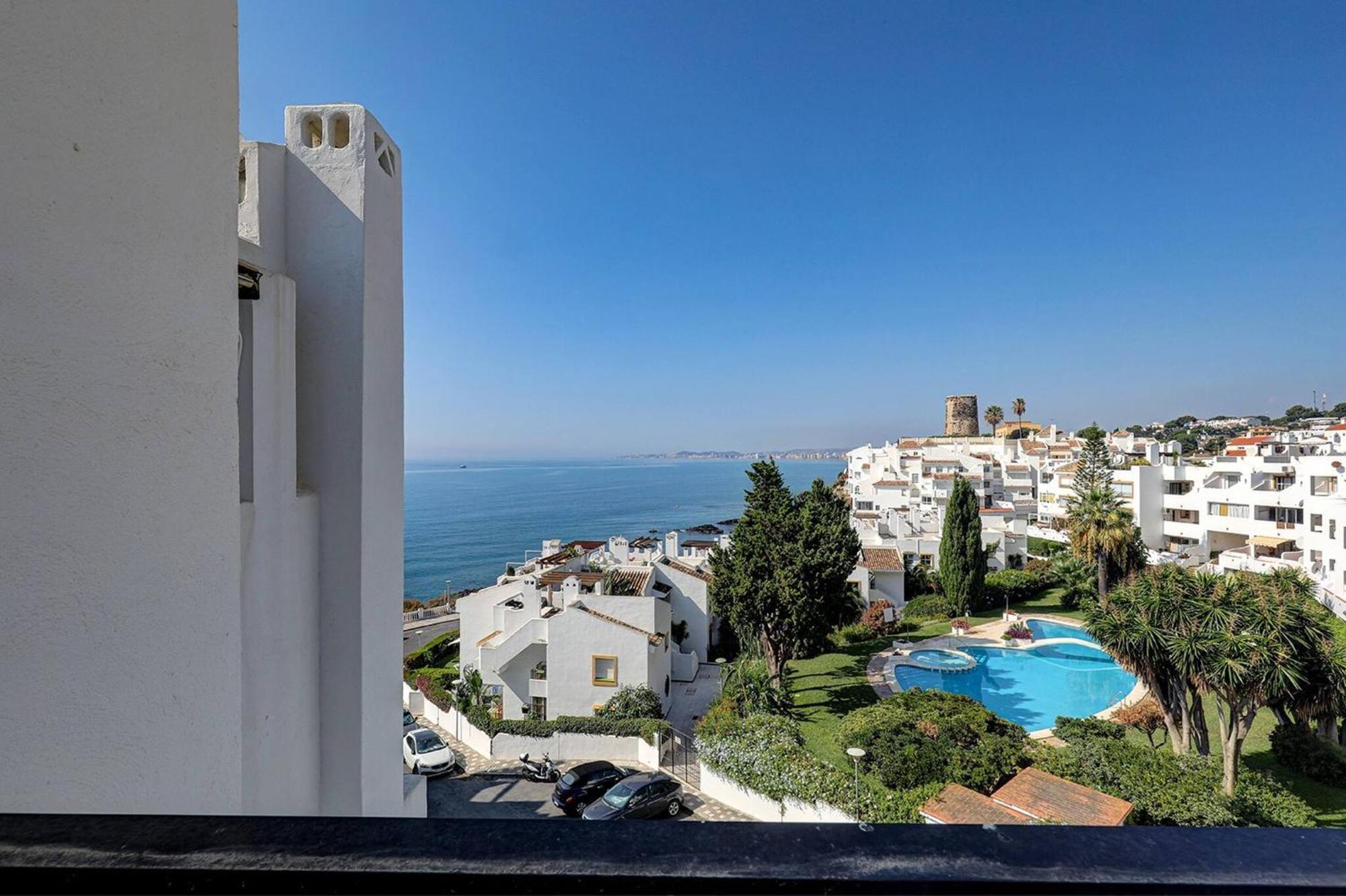 082 - Stunning Sea Views Beachfront Apartment 贝纳尔马德纳 外观 照片