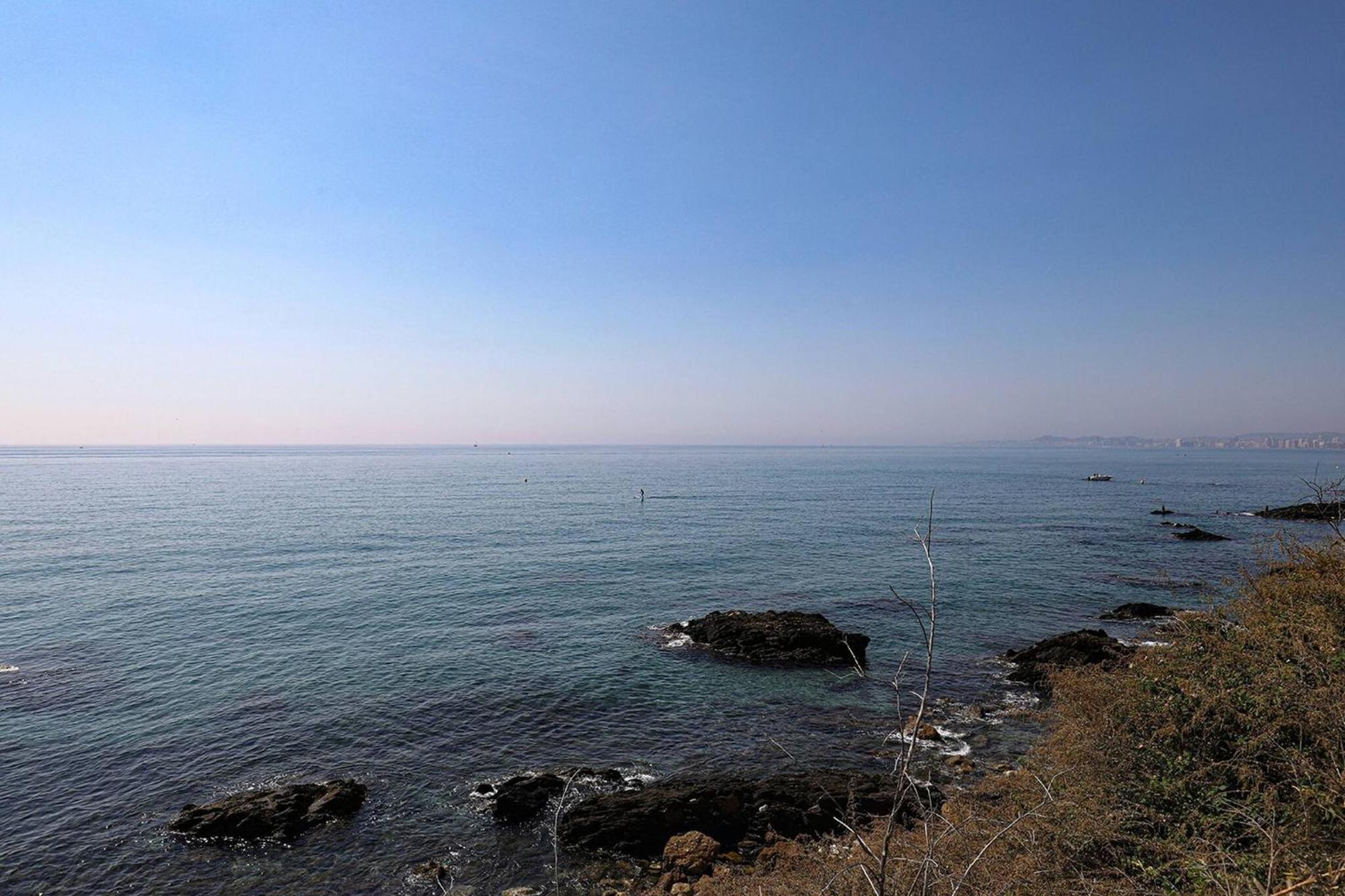 082 - Stunning Sea Views Beachfront Apartment 贝纳尔马德纳 外观 照片